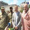 Історія кохання: на Михайлівській площі вінчались двоє захисників України