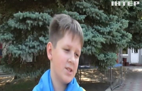 10-річний хлопчик з Херсонщини збирає гроші для ЗСУ вуличними гастролями: на його рахунку вже 40 тис грн