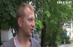 Харківські волонтери допомагають містянам поремонтувати житло