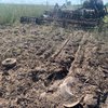 На Київщині трактор підірвався на протитанковій міні (фото)