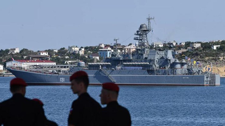 Російські кораблі в Криму