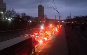 Водії чекали до ранку: на в’їзді до Києва утворився багатокілометровий затор (відео)