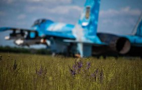 Повітряний бій на Херсонщині: українські літаки вдарили по скупченню ворога