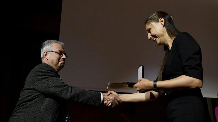 Марина В'язовська отримує медаль Філдса