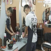 16-річний хлопець з Херсонщини опанував перукарську справу: переселенців та захисників стриже безкоштовно