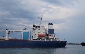 Розблокування українських портів: судно RAZONI вийшло з Одеського порту (відео)