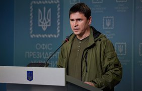 Подоляк назвав "дешевим спектаклем" наміри Росії звинуватити Україну в обстрілах ЗАЕС