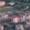 Окупанти зрівнюють із землею селище під Донецьком (відео)