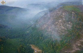 На Закарпатті масштабна лісова пожежа: залучено авіацію