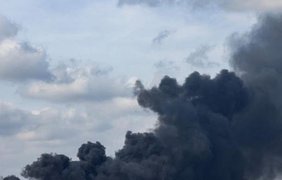 Після гучних вибухів у Миколаєві почалася пожежа