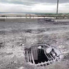 Інформація про ремонт Антонівського мосту - фейк: окупанти закладають дірки плитами