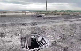 Інформація про ремонт Антонівського мосту - фейк: окупанти закладають дірки плитами