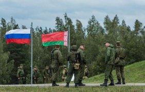 Білорусь на тиждень продовжила військові навчання на кордоні з Україною