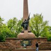 У Чернівцях приберуть радянські пам'ятники