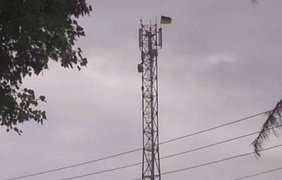 Ще в одному селі на Луганщині встановили прапор України (фото)