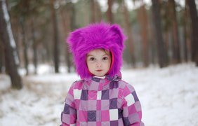 В Україні дітям переселенців безкоштовно роздають зимовий одяг: куди звертатися