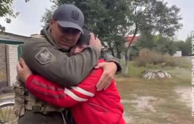 Як на звільнених територіях зустрічають військових: Подоляк показав нове відео 