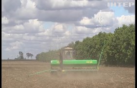 На поля Дніпропетровщини знову вийшла аграрна техніка