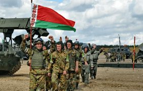 Білорусь знову продовжила військові навчання