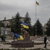 У селі під Ізюмом вивісили український прапор (відео)