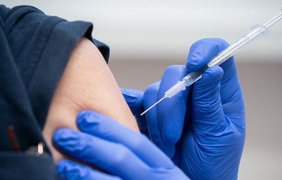 Польща передасть Україні мільйон вакцин від COVID-19