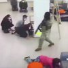 У Грузії озброєний чоловік захопив заручників у банку та вимагає $2 млн (відео)