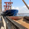 Понад 50 кораблів вийшли з портів України: куди везуть зерно