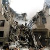 Ракета влучила в житловий будинок у Харкові: зруйновані три під'їзди, з-під завалів витягують людей (фото)