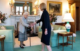 Ліз Трасс стала прем'єр-міністром Великої Британії, її прийняла королева Єлизавета II