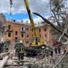 Ракетний удар по Слов'янську: з-під завалів дістали тіло людини