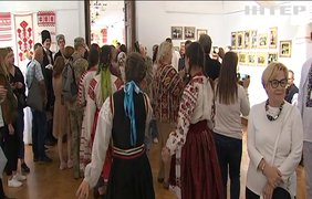 У "Софії Київській" відкрили виставку, присвячену найколоритнішим весільним обрядам