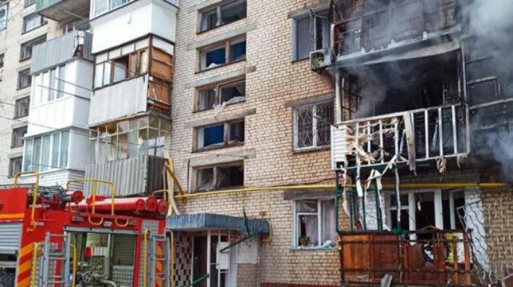 Фото: у Херсоні росіяни обстріляли приміщення, де працюють представники Червоного Хреста / t.me/tymoshenko_kyrylo