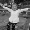 У Броварах прощаються із загиблими в авіакатастрофі п’ятирічною Міланою та її мамою (відео) 