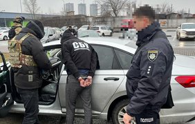 У Києві викрили зловмисників, які "продавали" український паспорт росіянці