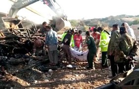 У Пакистані автобус впав у прірву, загинула 41 людина
