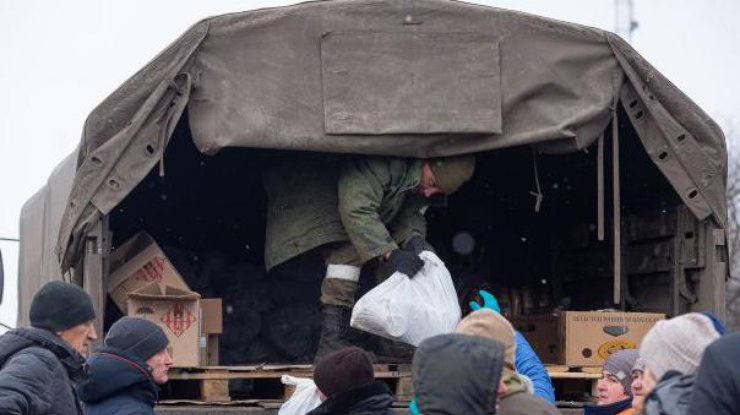 Фото: росіяни вивозять обладнання та закривають лікарні в Каховці та Новій Каховці