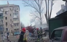На Донеччині триває ліквідація завалів після удару росіян по Костянтинівці