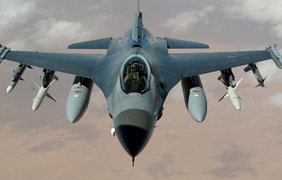 Польща офіційно оголосила про готовність передати Україні літаки F-16: яка умова 