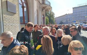 Скандальні "Кролики" Данилець і Мойсеєнко прийшли попрощатися з Ніною Матвієнко (фото)