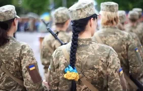 Чи можуть жінкам вручати повістки: відповідь військкомата
