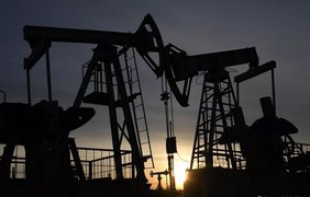 Ціни на нафту падають третій тиждень поспіль - Bloomberg