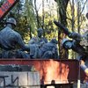 "На утиль історії": глава Мінкульту розповів, які радянські та імперські пам'ятники у черзі на демонтаж (відео)
