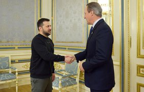 До України прибув міністр закордонних справ Великої Британії Кемерон