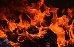 На Подолі у Києві спалахнула пожежа (відео)