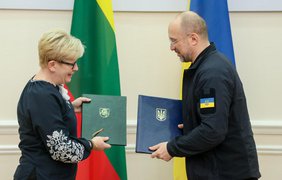 Премʼєри Литви та України підписали заяву про відновлення країни після російських атак
