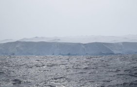 Біля берегів Антарктиди почав рухатися найбільший айсберг у світі