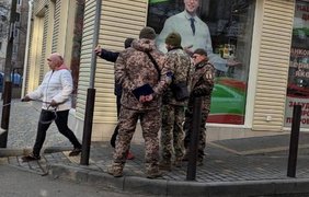 У Запоріжжі посилюють мобілізацію: воєнкоми разом з поліцією ходитимуть по будинках