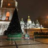 У Києві встановили новорічну ялинку (відео)