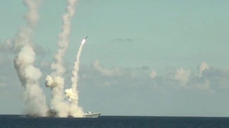 Запуск "Калібрів" з російського фрегата