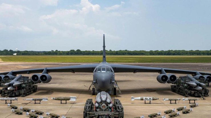 Бомбардувальник B-52